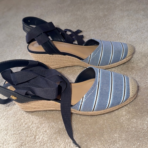 Tommy Hilfiger Women\'s Striped Espadrille Wedges Size 7.5 US Ideal condition